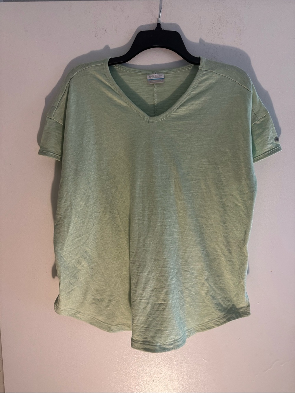 Columbia Women’s Mint Green V-Neck Short Sleeve Tee Size XL